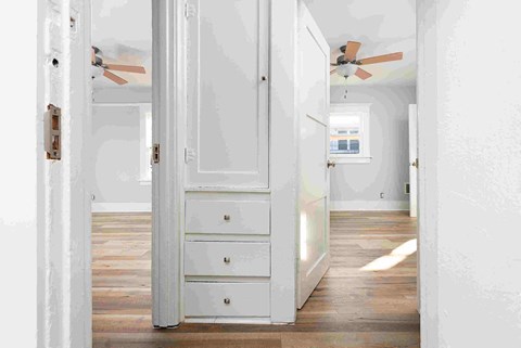 an empty room with a closet and a ceiling fan