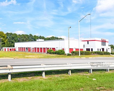 Storage Units for Rent available at 3520 Bragg Blvd, Fayetteville, NC 28303 - Photo Gallery 1