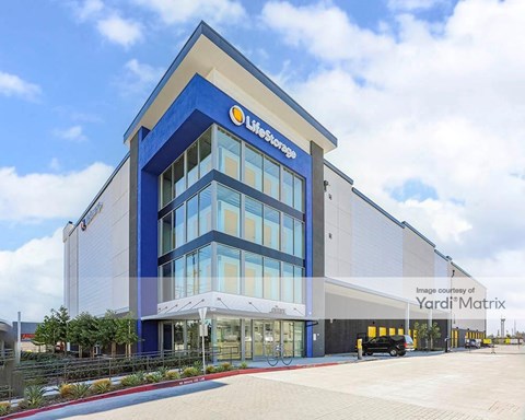 Storage Units for Rent available at 6241 Maywood Avenue, Huntington Park, CA 90255