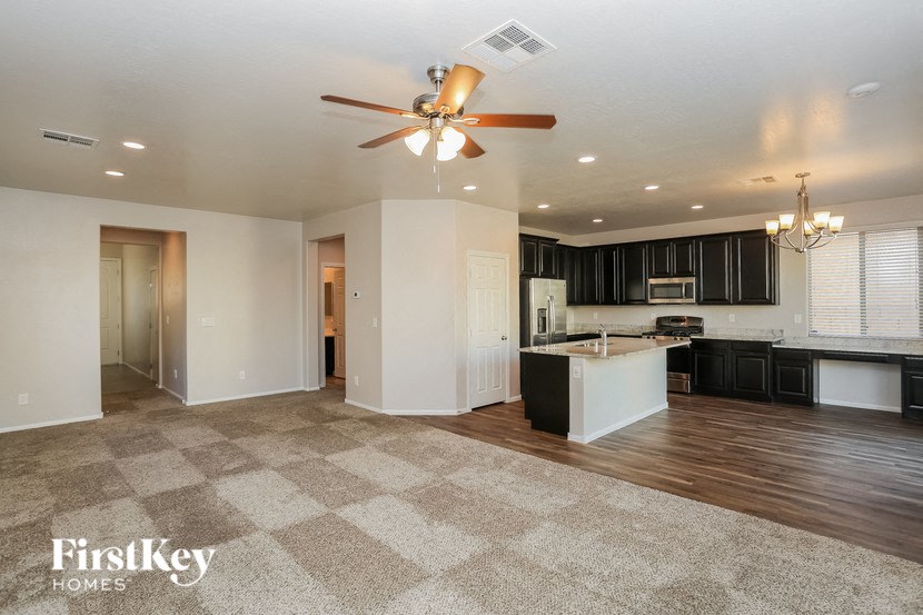an open kitchen and living room with a ceiling fan