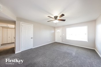 3526 W VOLTAIRE Avenue 3 Beds House for Rent - Photo Gallery 2