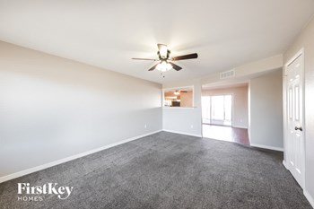 3526 W VOLTAIRE Avenue 3 Beds House for Rent - Photo Gallery 3