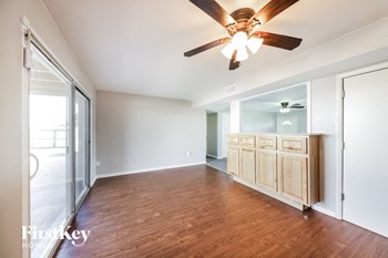 3526 W VOLTAIRE Avenue 3 Beds House for Rent - Photo Gallery 5