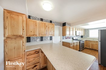 3526 W VOLTAIRE Avenue 3 Beds House for Rent - Photo Gallery 6