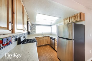3526 W VOLTAIRE Avenue 3 Beds House for Rent - Photo Gallery 7