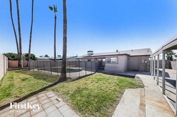 3526 W VOLTAIRE Avenue 3 Beds House for Rent - Photo Gallery 14