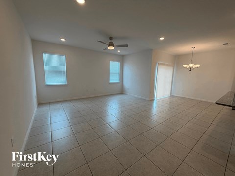213 AUTUMN RIDGE ROAD 4 Beds Apartment for Rent