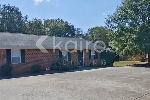 180 Deer Pkwy 2 Beds Apartment for Rent