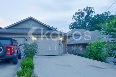 1916 Perry St Unit B 3 Beds Apartment for Rent