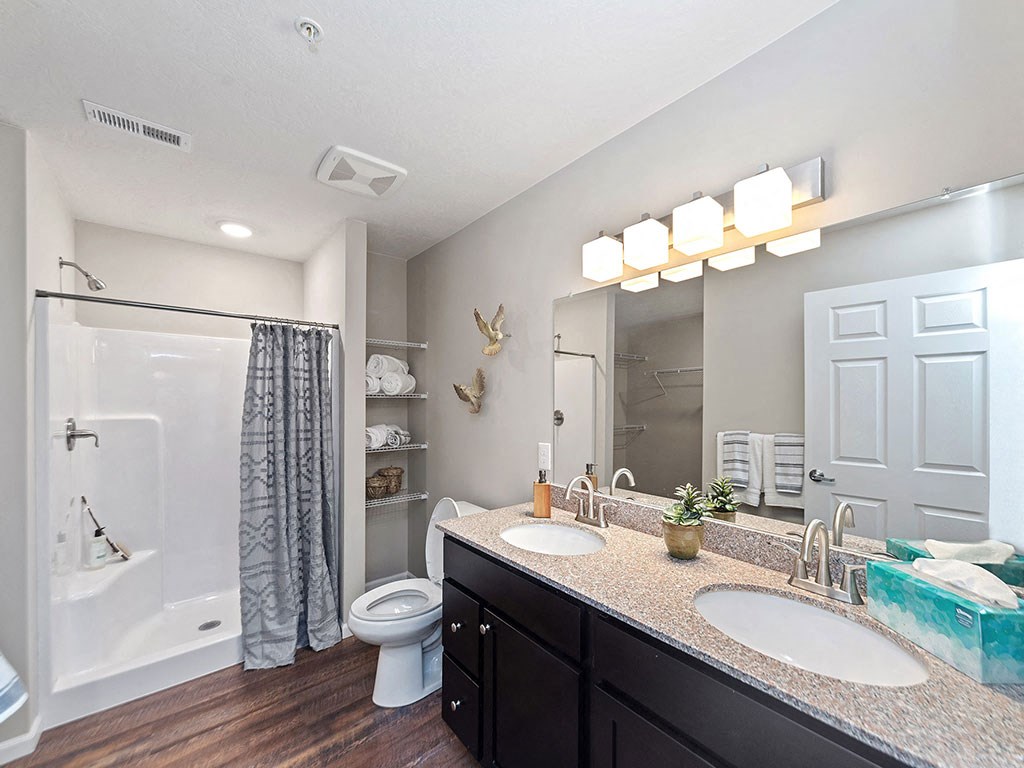 Charlotte North Carolina Apartment Rentals Redwood Living Redwood Charlotte Ridge Road Bathroom