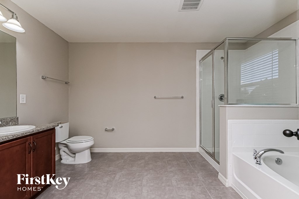 A bathroom with a toilet, sink, and bathtub.