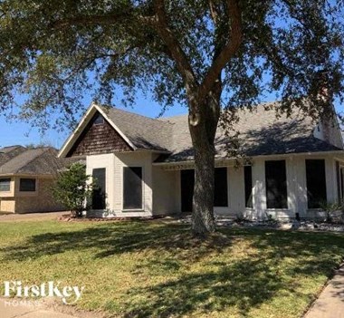 6611 Gleneagles Drive 3 Beds Apartment for Rent