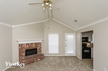 312 Pin Oak Lane 3 Beds House for Rent - Photo Gallery 3