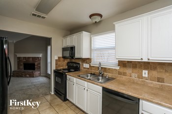 312 Pin Oak Lane 3 Beds House for Rent - Photo Gallery 6