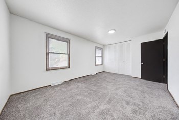 1652 69th Avenue Northeast 3 Beds Apartment for Rent - Photo Gallery 18