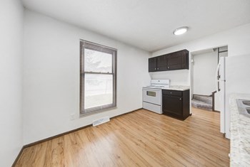 1652 69th Avenue Northeast 3 Beds Apartment for Rent - Photo Gallery 10