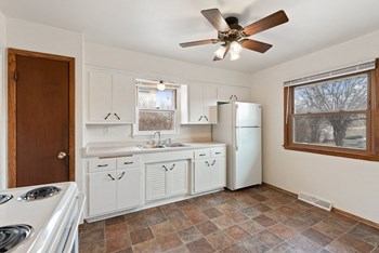 3622 S 77th Street 2-3 Beds Duplex/Triplex for Rent - Photo Gallery 6