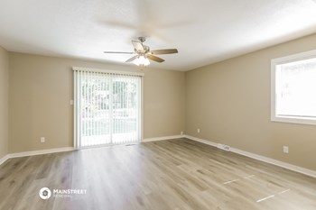503 NE CASTLE DR 3 Beds House for Rent - Photo Gallery 5