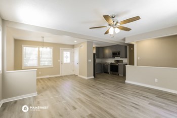 503 NE CASTLE DR 3 Beds House for Rent - Photo Gallery 6