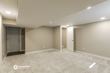 503 NE CASTLE DR 3 Beds House for Rent - Photo Gallery 10