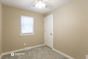 503 NE CASTLE DR 3 Beds House for Rent - Photo Gallery 12