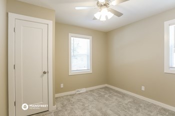503 NE CASTLE DR 3 Beds House for Rent - Photo Gallery 14