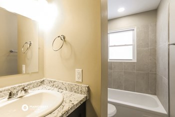 503 NE CASTLE DR 3 Beds House for Rent - Photo Gallery 15