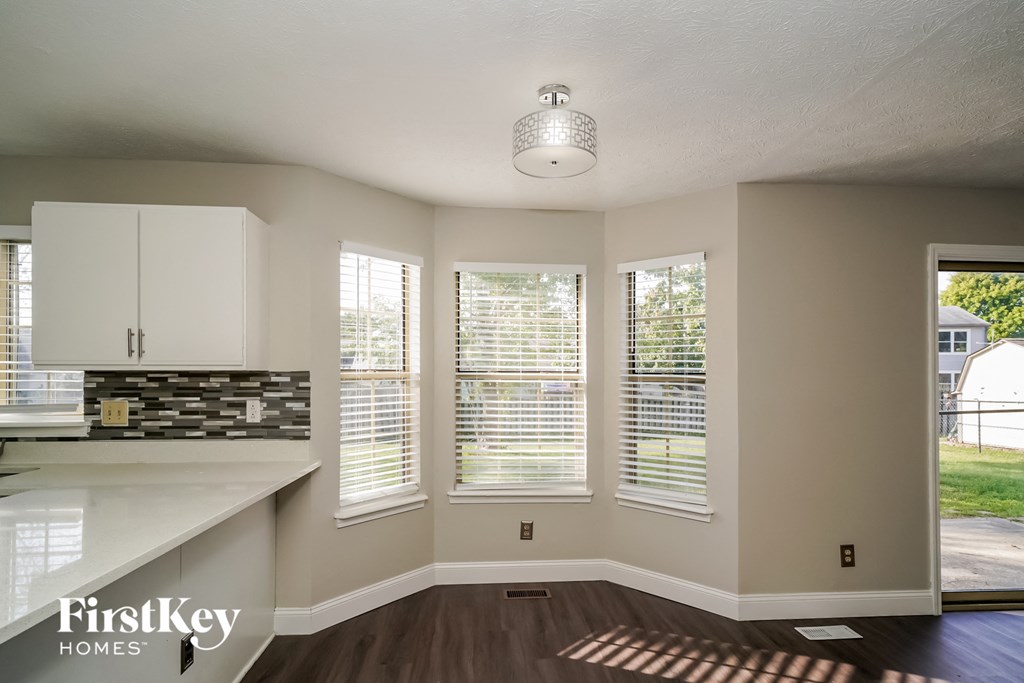 10145 E PARK VALLEY Drive 4 Beds House for Rent - Photo Gallery 4