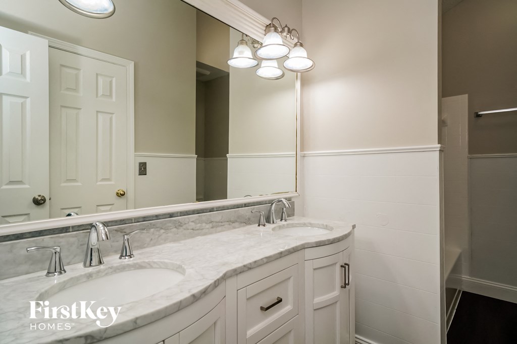 10145 E PARK VALLEY Drive 4 Beds House for Rent - Photo Gallery 8