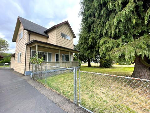 445 C. STREET 4 Beds Apartment for Rent