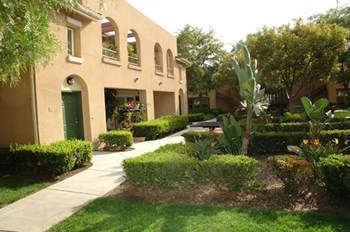 1400 Gabriel Garcia Marquez 2-4 Beds Apartment for Rent - Photo Gallery 6