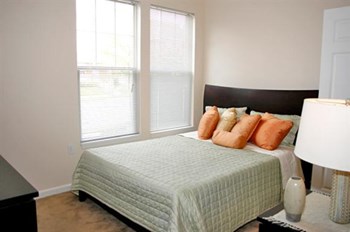 1001 Compton 1-5 Beds Apartment for Rent - Photo Gallery 11