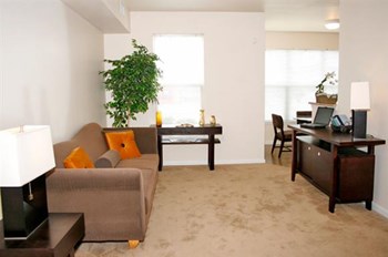 1001 Compton 1-5 Beds Apartment for Rent - Photo Gallery 6