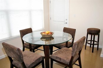 1001 Compton 1-5 Beds Apartment for Rent - Photo Gallery 7
