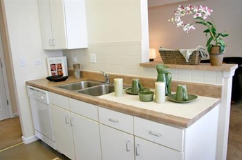 1001 Compton 1-5 Beds Apartment for Rent - Photo Gallery 9
