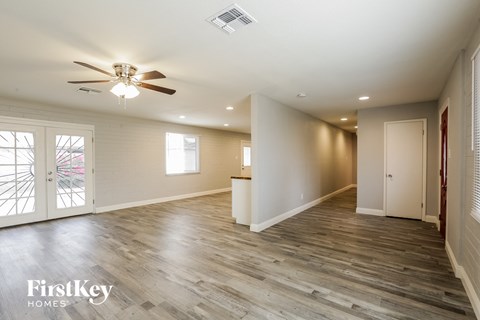 5361 NORTH 61ST Drive 3 Beds Apartment for Rent
