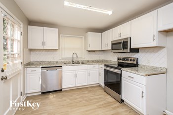 74 Leaf Lake Drive 4 Beds House for Rent - Photo Gallery 4