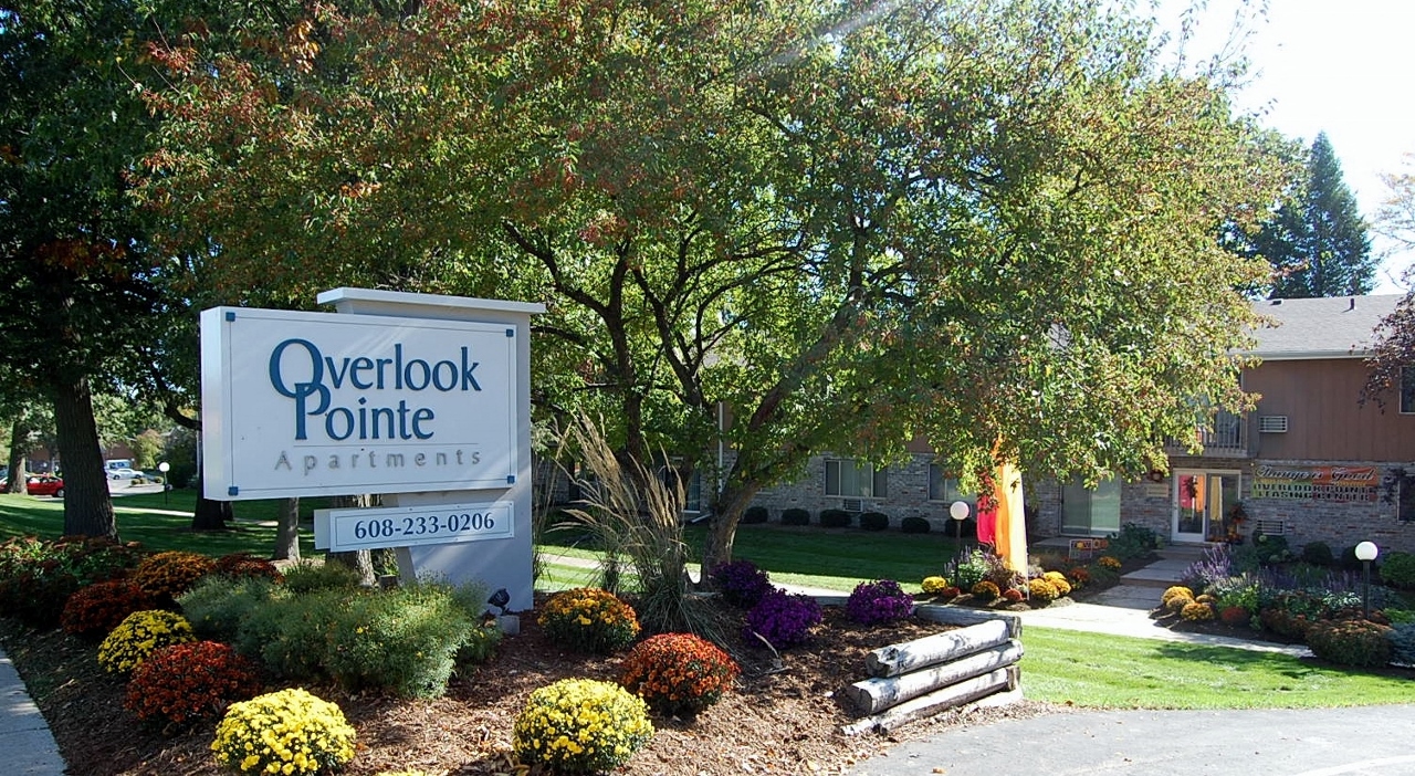 Overlook Pointe Apartments in Middleton, WI
