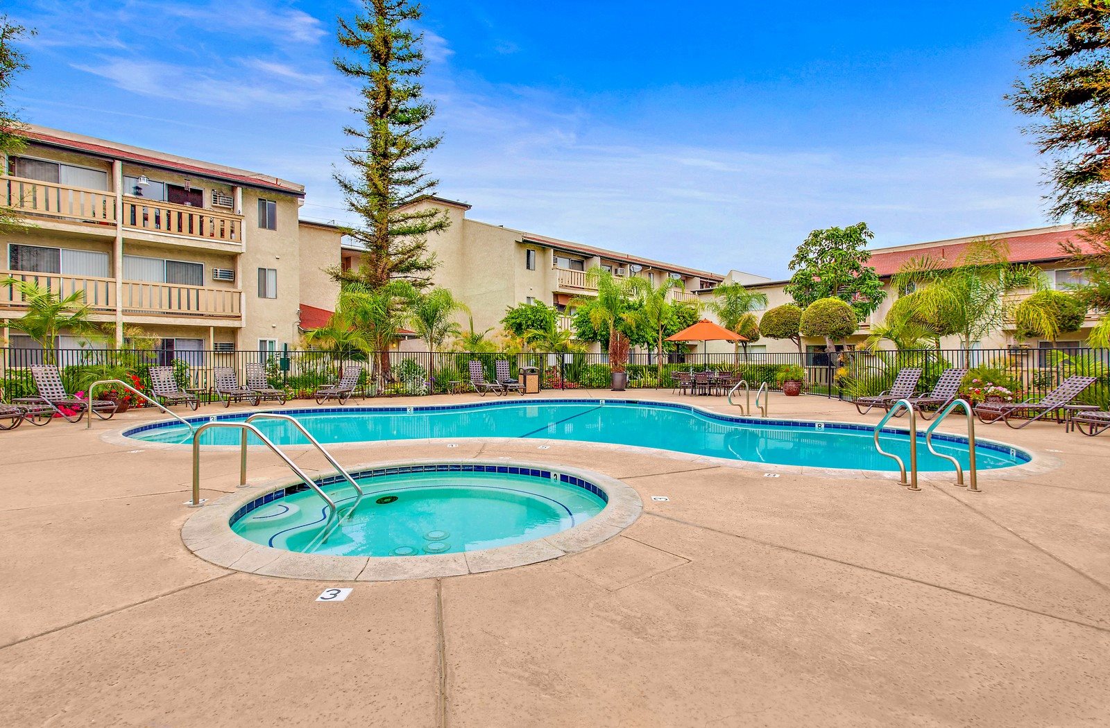 Apartments in Reseda | Los Angeles CA | 7722 Reseda Blvd.