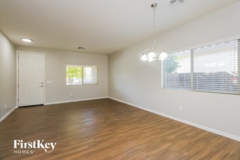 784 W HARVEST Road 3 Beds House for Rent - Photo Gallery 3