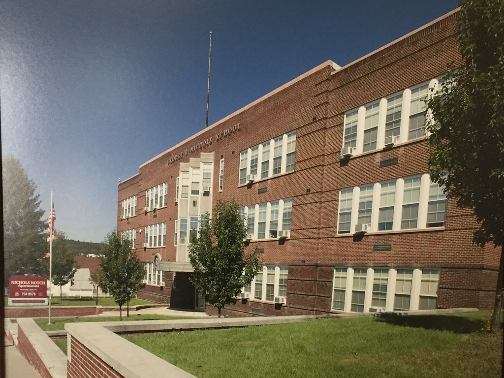 301-401 Hayes Ave 1 Bed Apartment for Rent - Photo Gallery 1