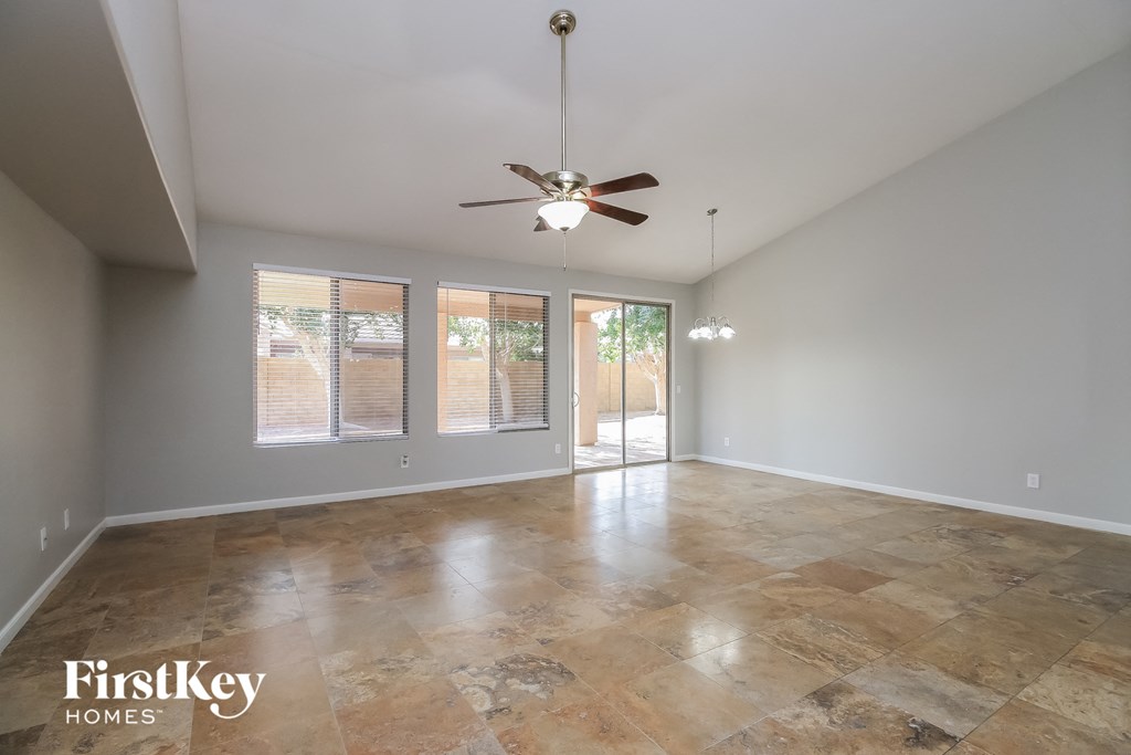 2907 E MILLBRAE Lane 3 Beds House for Rent - Photo Gallery 2