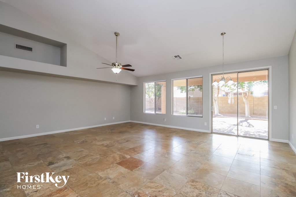 2907 E MILLBRAE Lane 3 Beds House for Rent - Photo Gallery 4