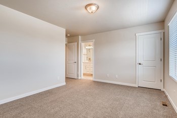 3282 Bewildering Heights 2 Beds House for Rent - Photo Gallery 9