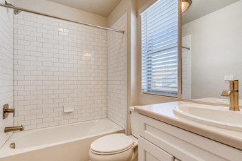 3282 Bewildering Heights 2 Beds House for Rent - Photo Gallery 5