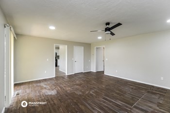 1921 N ANN ARBOR AVE 4 Beds House for Rent - Photo Gallery 5