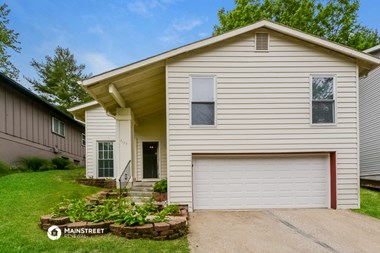 7155 WAYLES DR 3 Beds Apartment for Rent