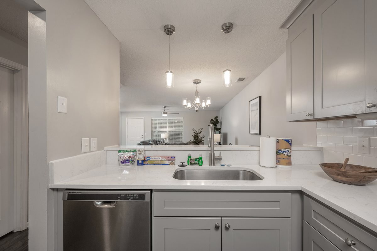 Fully Furnished-Greystone At Main Street Apartments