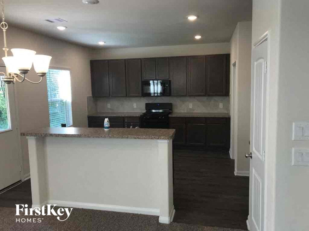 6630 Blimp Base Blvd 4 Beds House for Rent - Photo Gallery 4