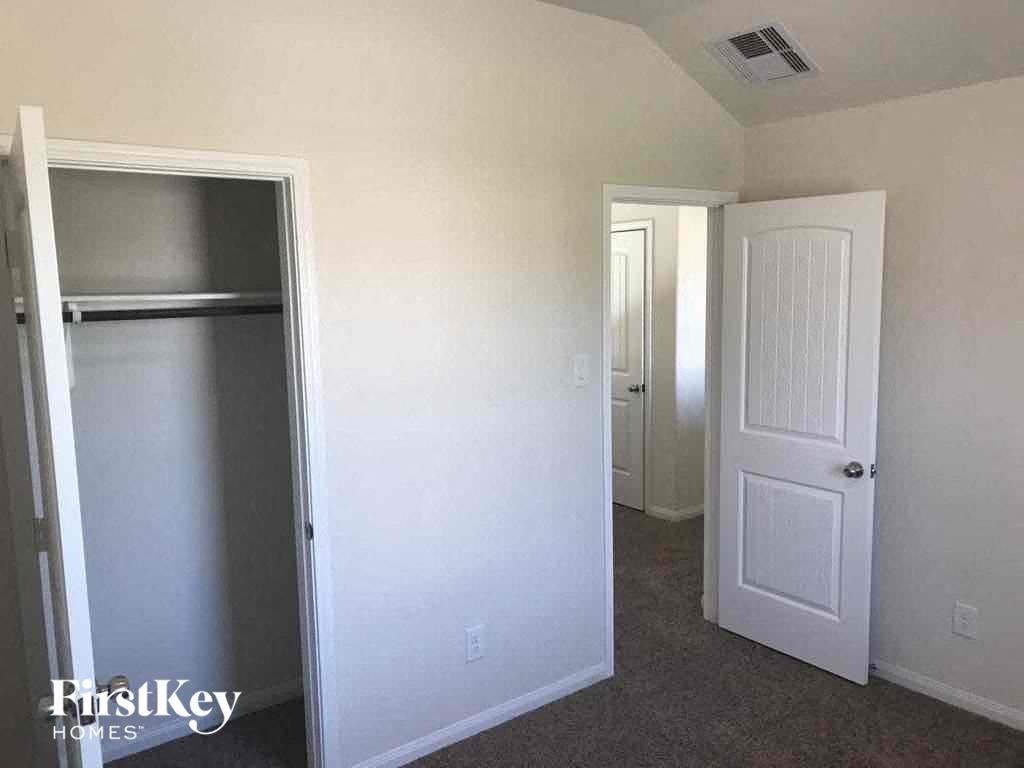 6630 Blimp Base Blvd 4 Beds House for Rent - Photo Gallery 7